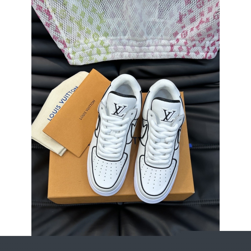 l**is V*t*n sneakers
